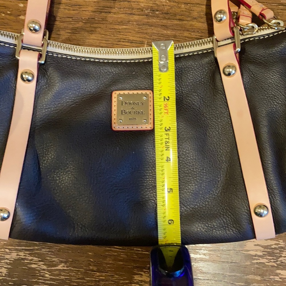 Dooney and Bourke brown purse - Picture 9 of 9
